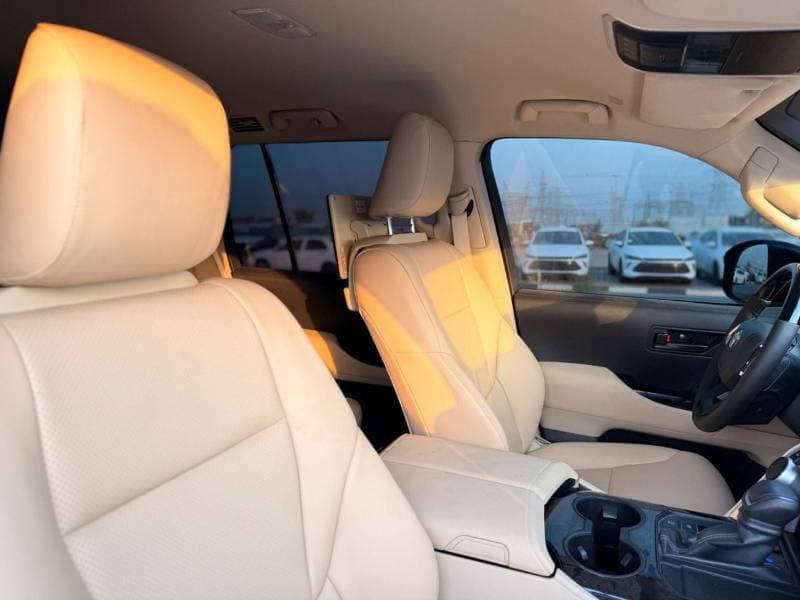 2022 Toyota Land Cruiser VXR thumbnail 8