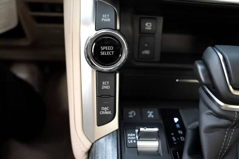 2026 Toyota Land Cruiser VXR thumbnail 8