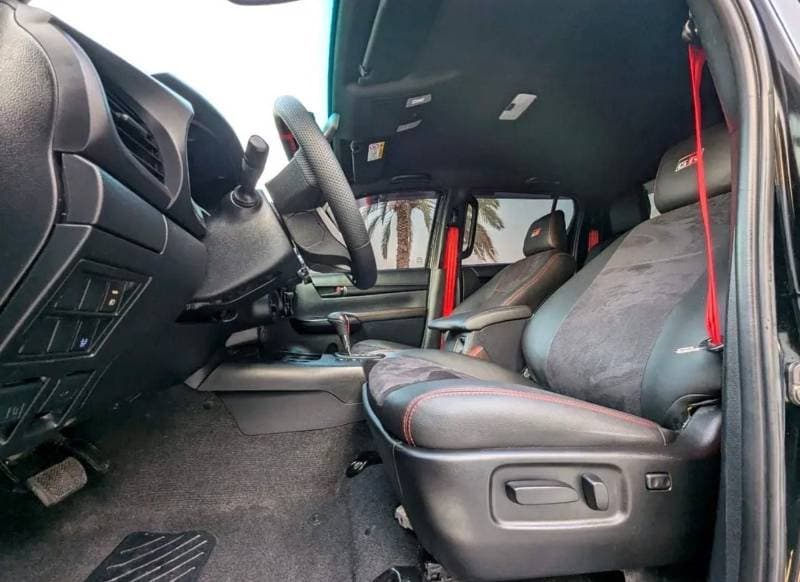 2021 Toyota Hilux thumbnail 3