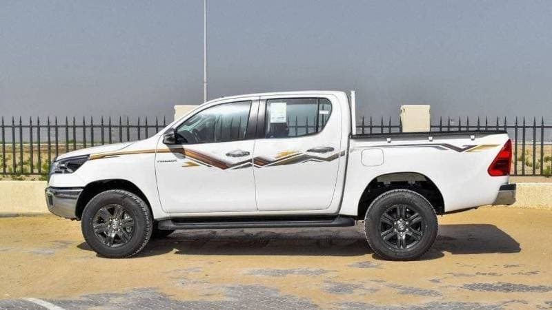 2024 Toyota Hilux SGLX thumbnail 6