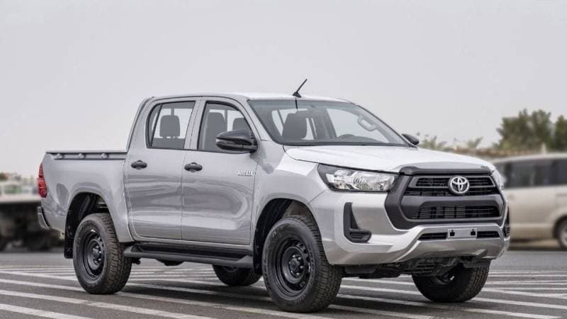 2025 Toyota Hilux GL thumbnail 2