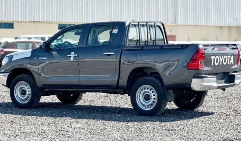 2024 Toyota Hilux SGLX thumbnail 3