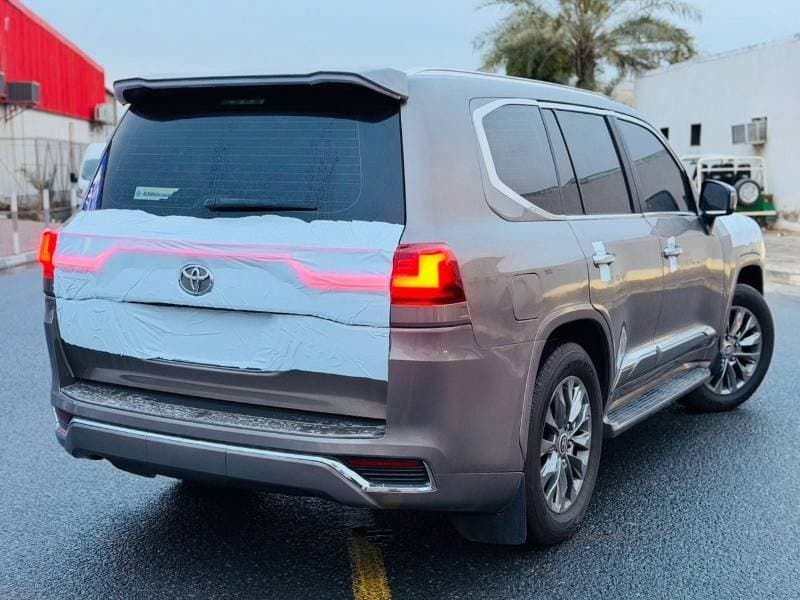 2019 Toyota Land Cruiser GXR thumbnail 3