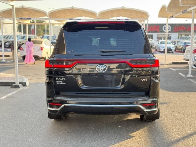2018 Toyota Land Cruiser VXR thumbnail 6