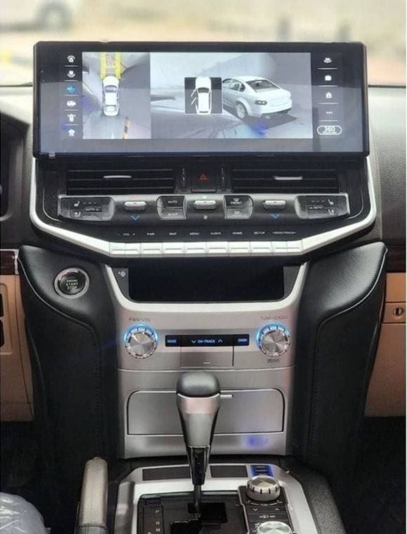 2018 Toyota Land Cruiser thumbnail 8