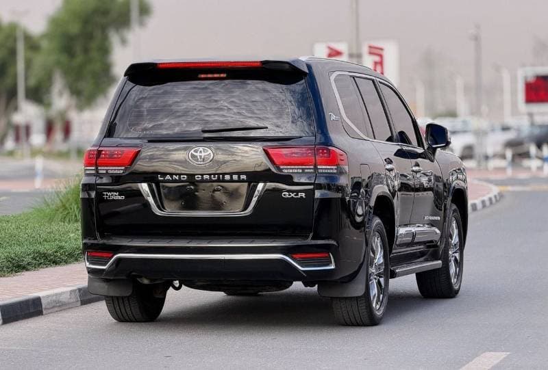 2019 Toyota Land Cruiser GXR thumbnail 4