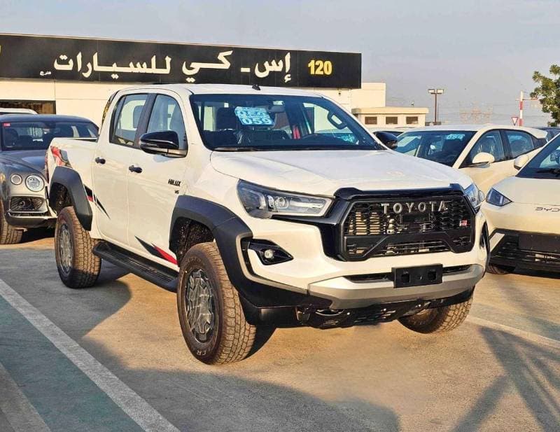 2025 Toyota Hilux GR SPORT thumbnail 3