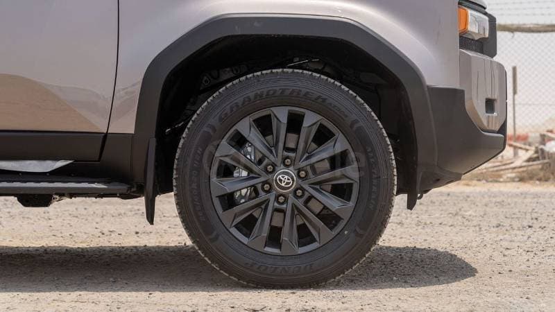 2025 Toyota Prado thumbnail 5