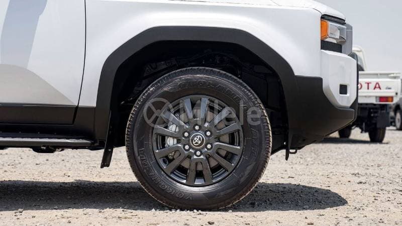 2024 Toyota Prado thumbnail 5