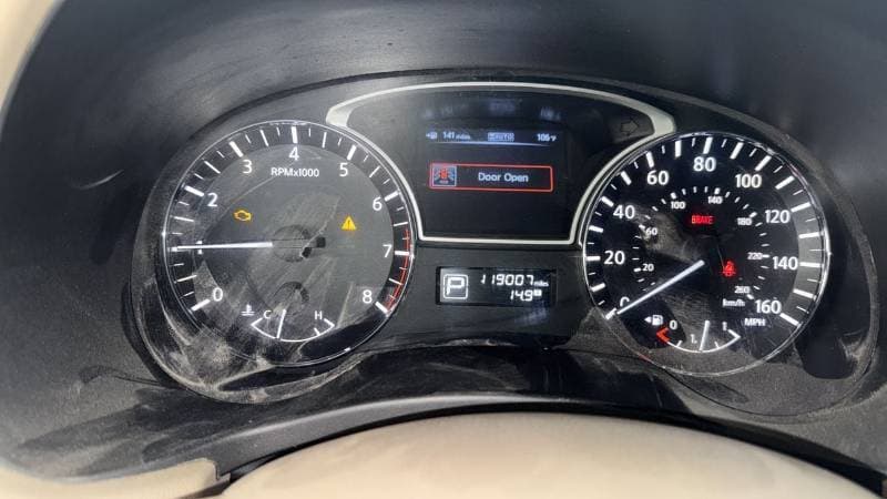 2013 Nissan Pathfinder SV thumbnail 7