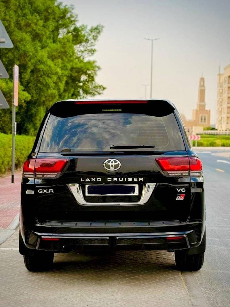 2017 Toyota Land Cruiser GXR thumbnail 5