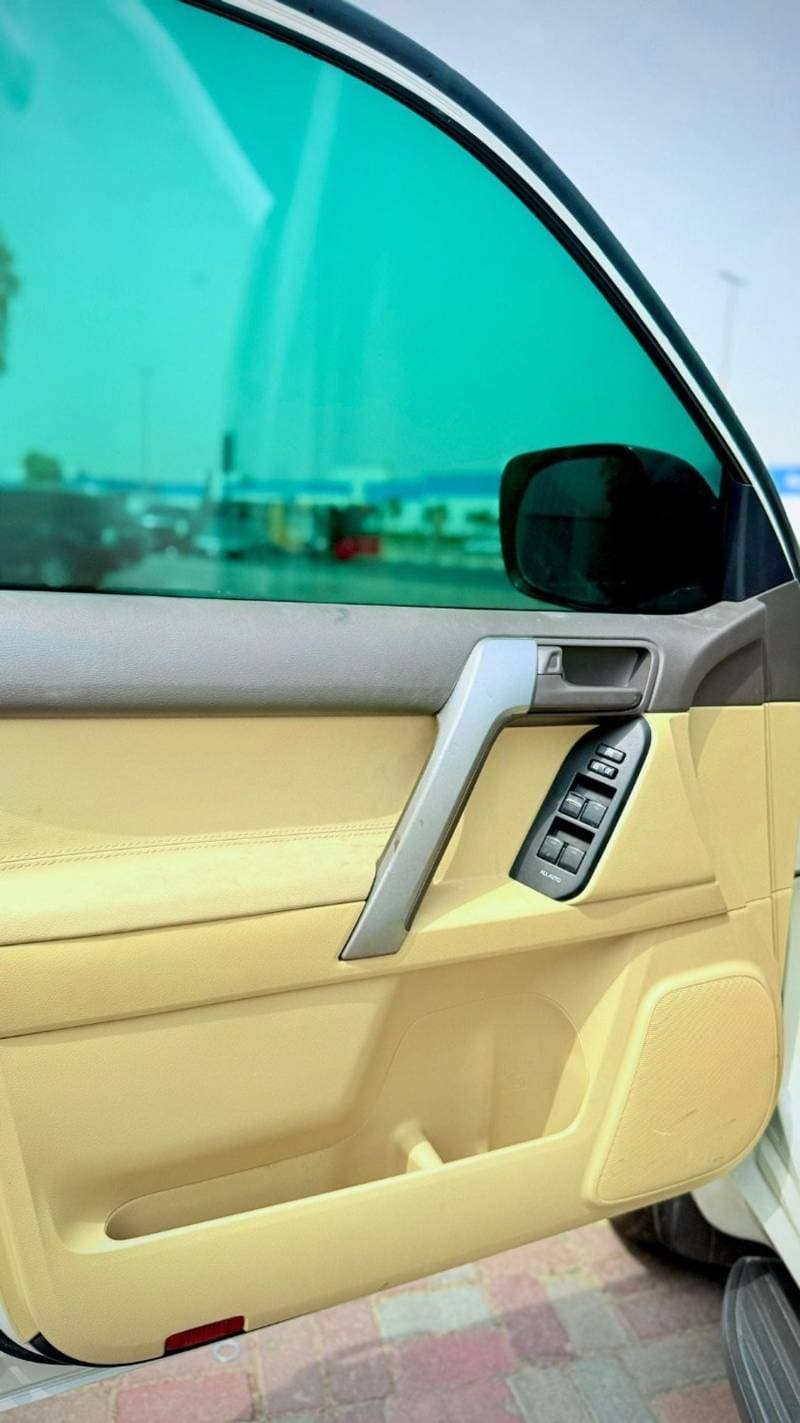 2015 Toyota Prado GXR thumbnail 8