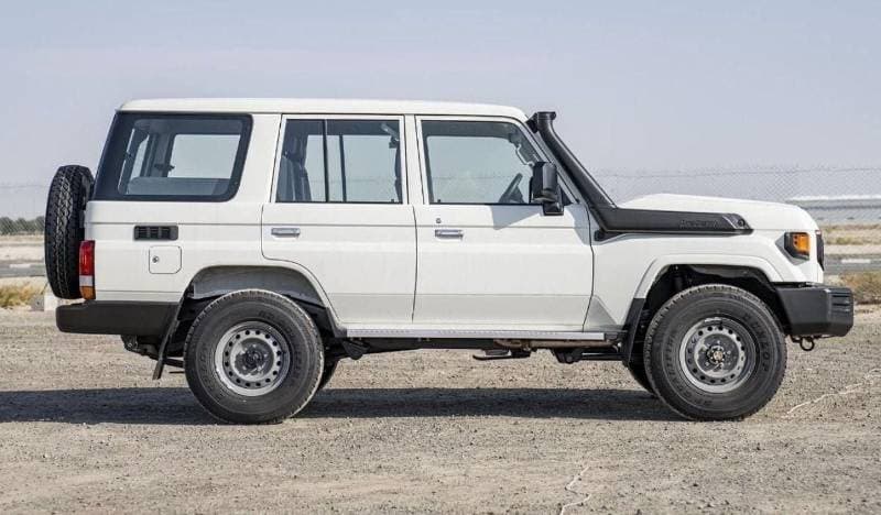 2025 Toyota Land Cruiser 70 LC76 LX thumbnail 4