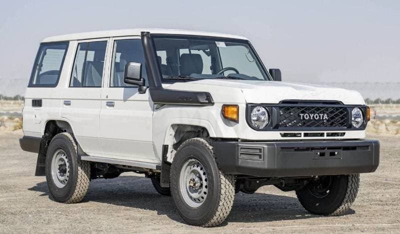 2025 Toyota Land Cruiser 70 LC76 LX thumbnail 2