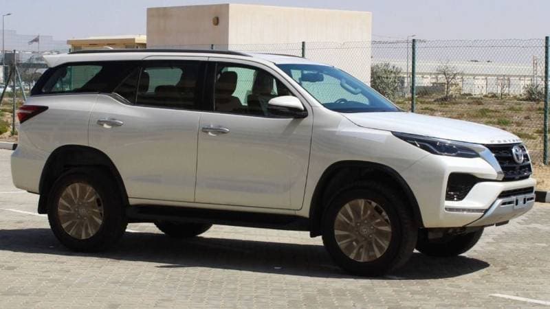 2024 Toyota Fortuner EXR thumbnail 3