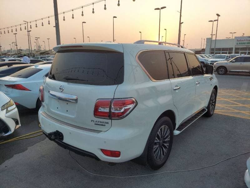 2016 Nissan Patrol LE PLATINUM thumbnail 4