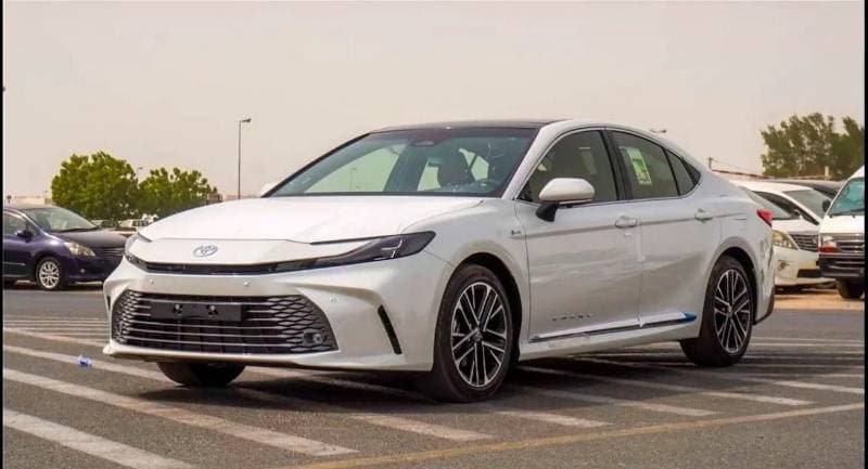 2026 Toyota Camry LUMIERE HEV thumbnail 3