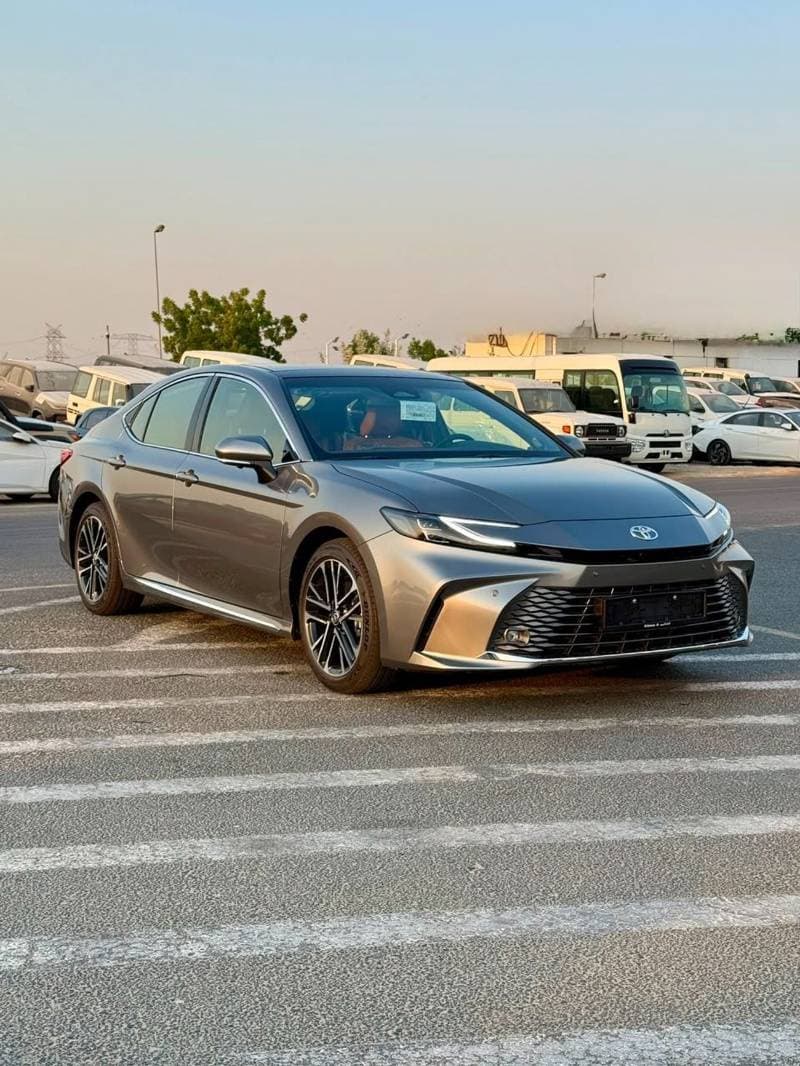 2026 Toyota Camry LIMITED HEV thumbnail 2