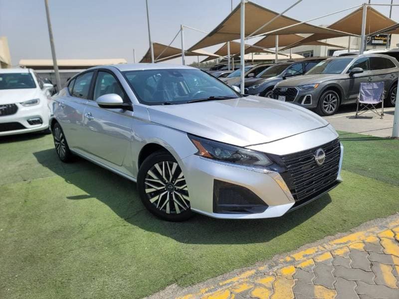 2023 Nissan Altima SV thumbnail 3