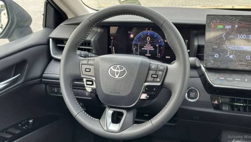 2026 Toyota Camry XLE HEV thumbnail 4