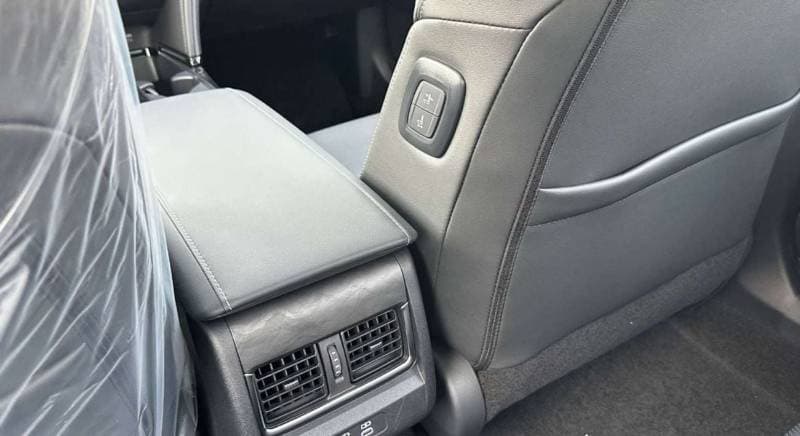 2026 Toyota Camry XLE HEV thumbnail 5