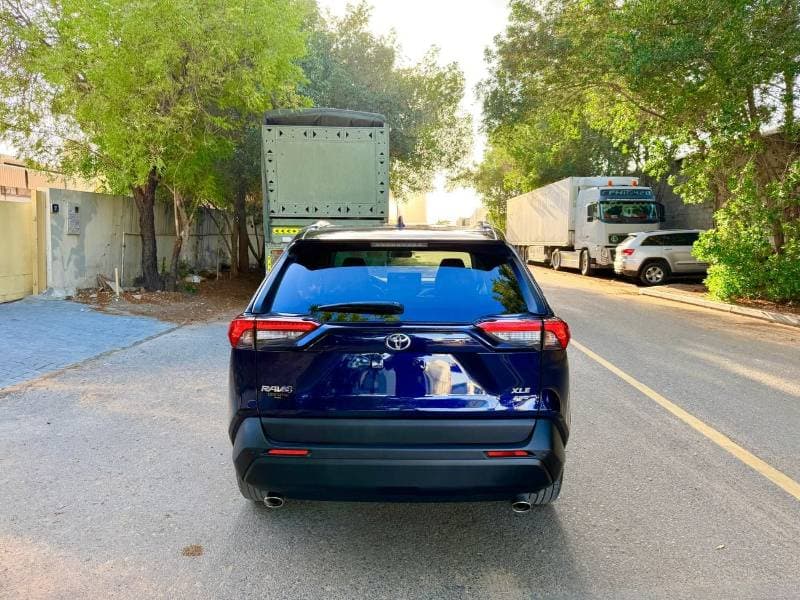 2025 Toyota RAV4 thumbnail 5