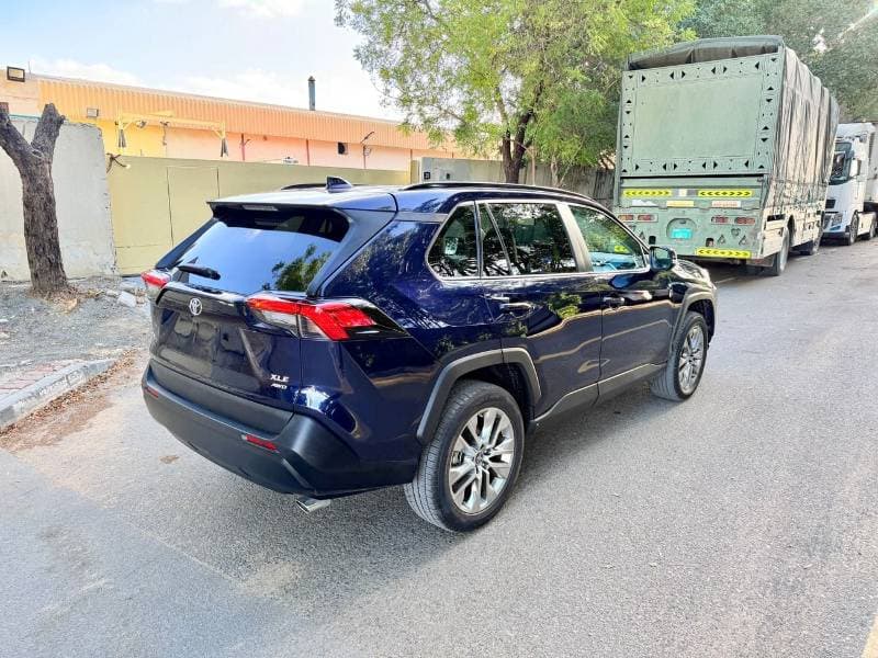 2025 Toyota RAV4 thumbnail 6
