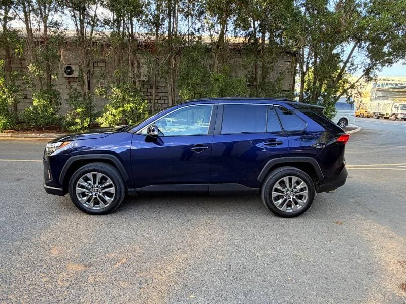 2025 Toyota RAV4 thumbnail 8