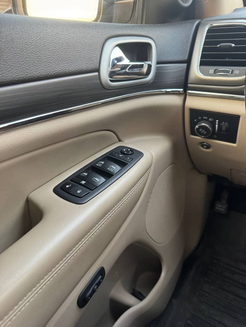 2021 Jeep Grand Cherokee LIMITED thumbnail 6
