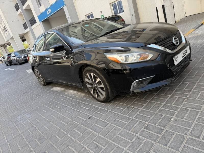 2016 Nissan Altima SV thumbnail 3