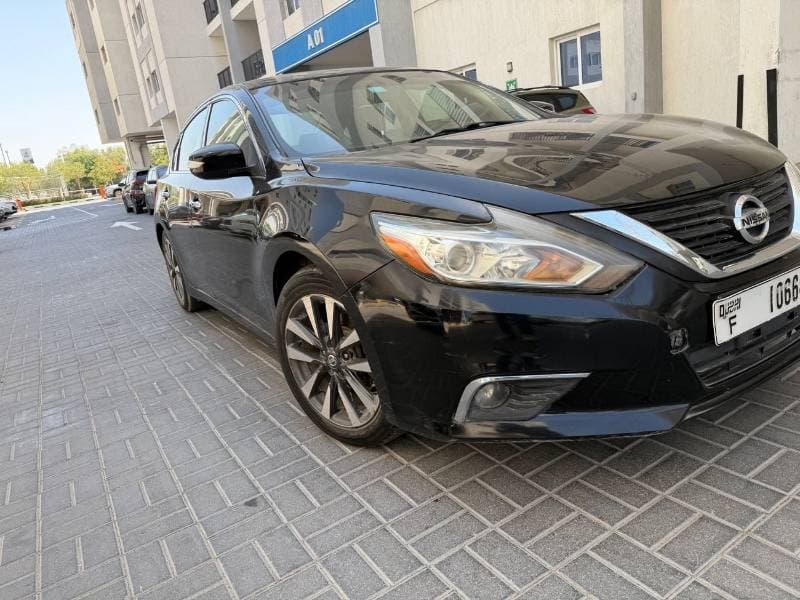 2016 Nissan Altima SV thumbnail 4