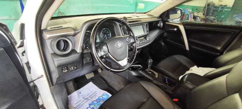 2017 Toyota RAV4 thumbnail 3