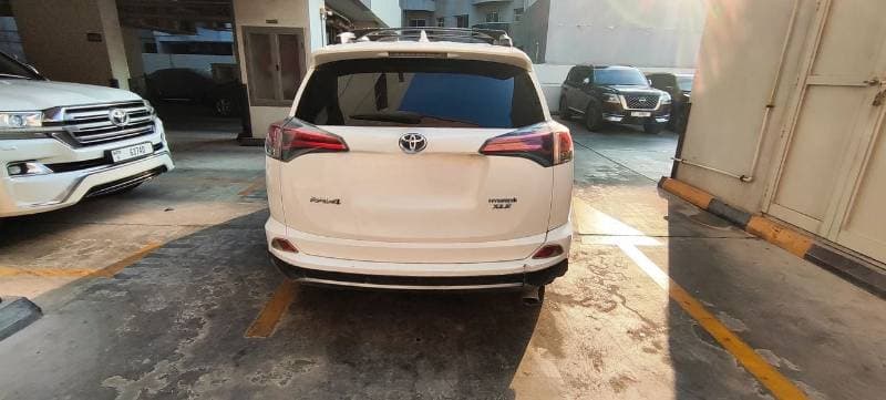 2017 Toyota RAV4 thumbnail 2