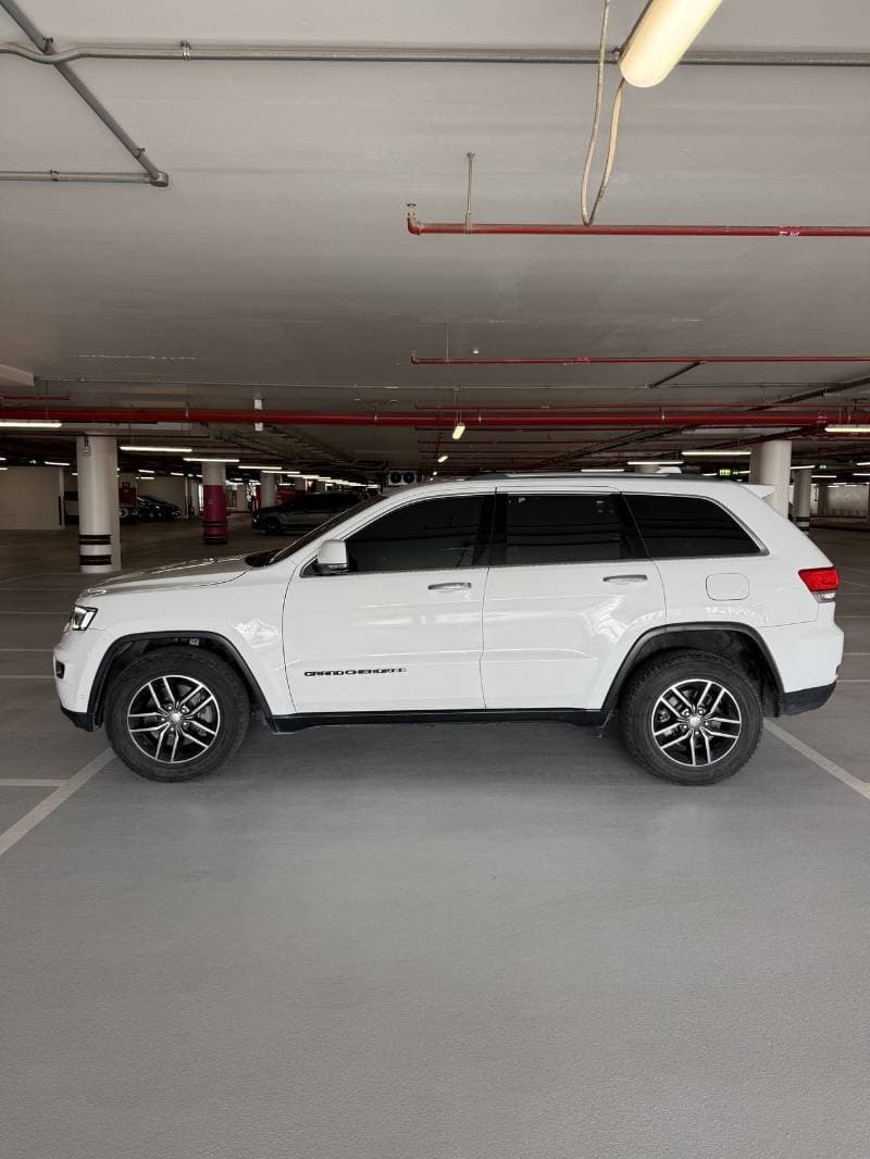 2018 Jeep Grand Cherokee LIMITED thumbnail 4