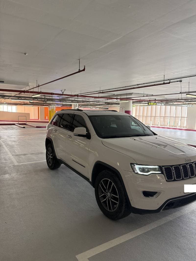 2018 Jeep Grand Cherokee LIMITED thumbnail 3