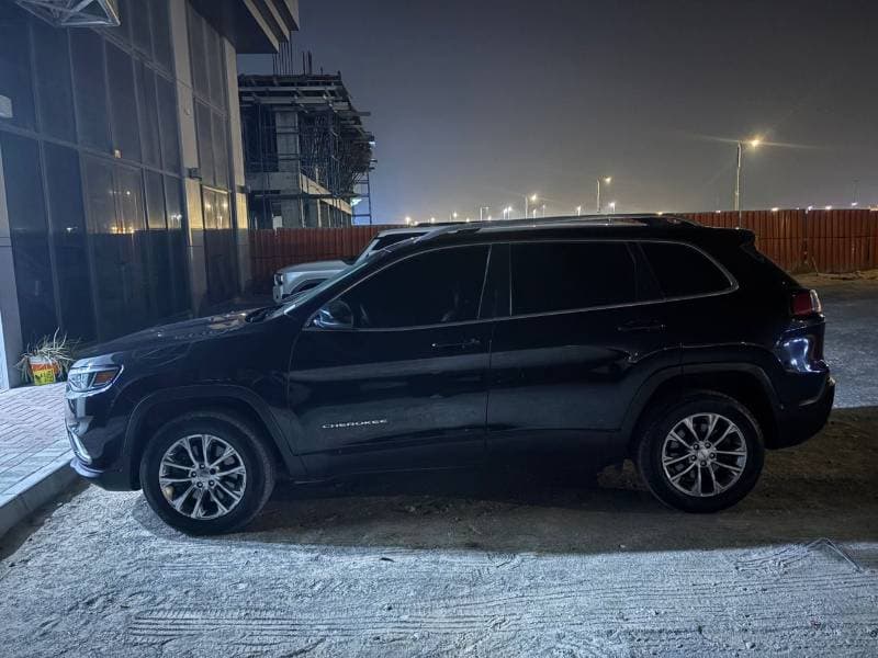 2017 Jeep Cherokee thumbnail 3