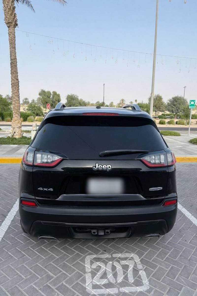 2017 Jeep Cherokee thumbnail 2