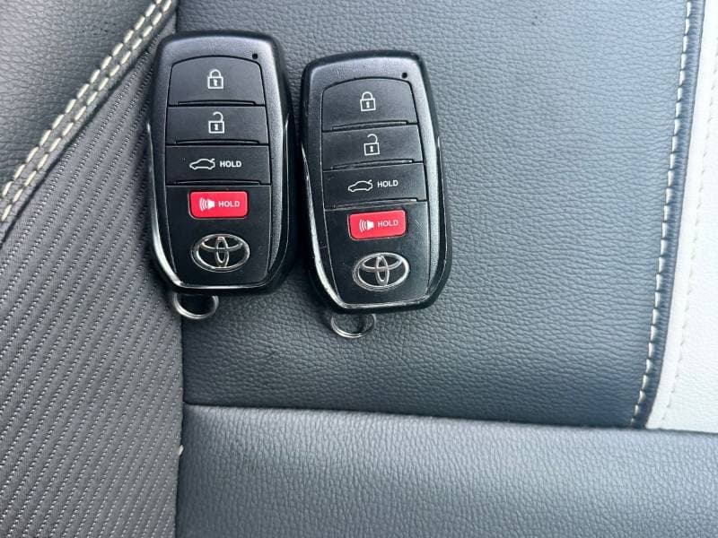 2025 Toyota Camry thumbnail 7