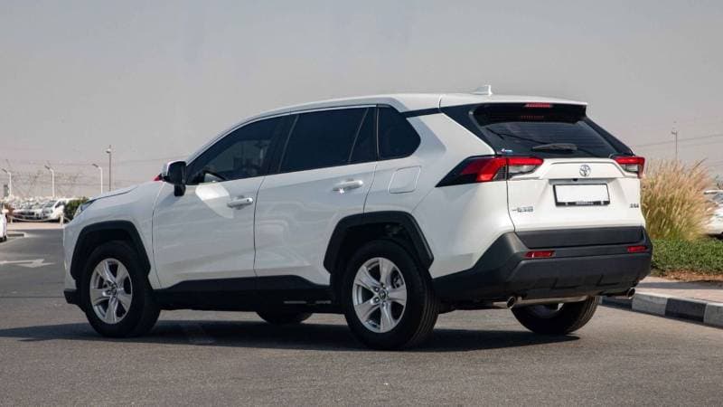 2025 Toyota RAV4 LE thumbnail 8