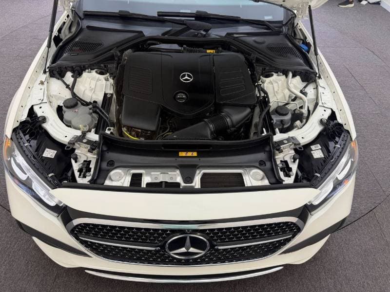 2025 Mercedes Benz E350 thumbnail 4