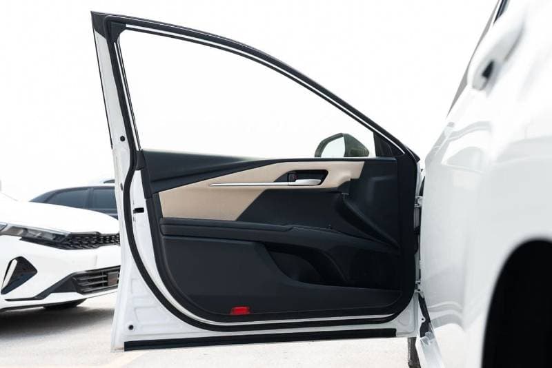 2026 Toyota Camry E HEV thumbnail 5