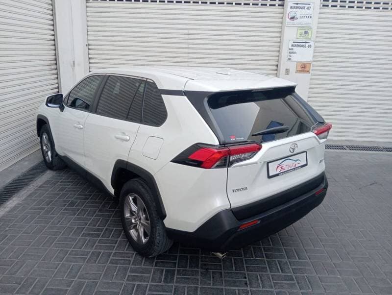 2023 Toyota RAV4 EXR thumbnail 4