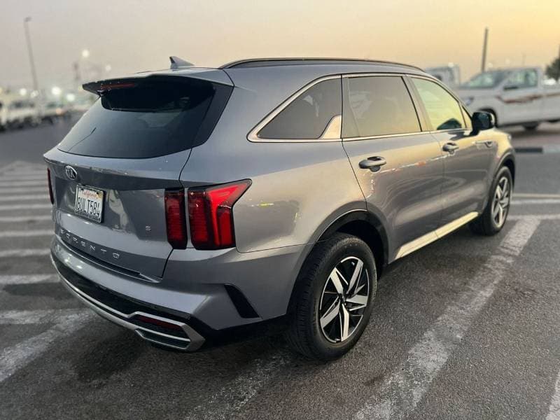 2021 Kia Sorento S thumbnail 6