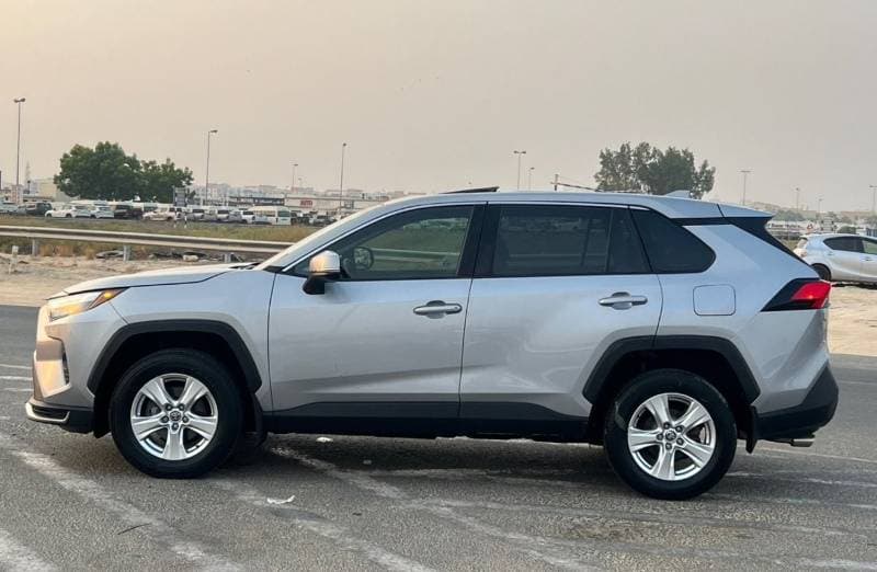 2021 Toyota RAV4 XLE thumbnail 7