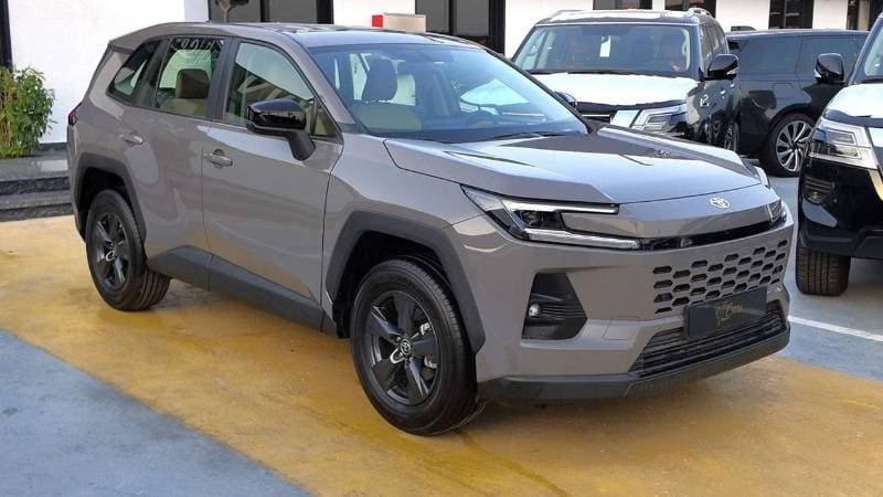 2026 Toyota RAV4 EXR thumbnail 4