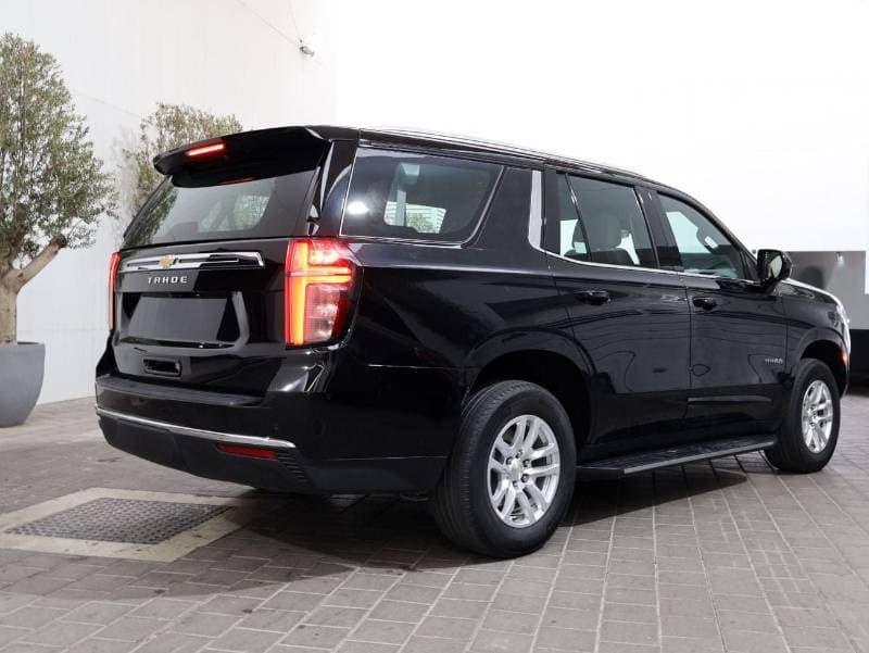 2024 Chevrolet Tahoe LS thumbnail 4