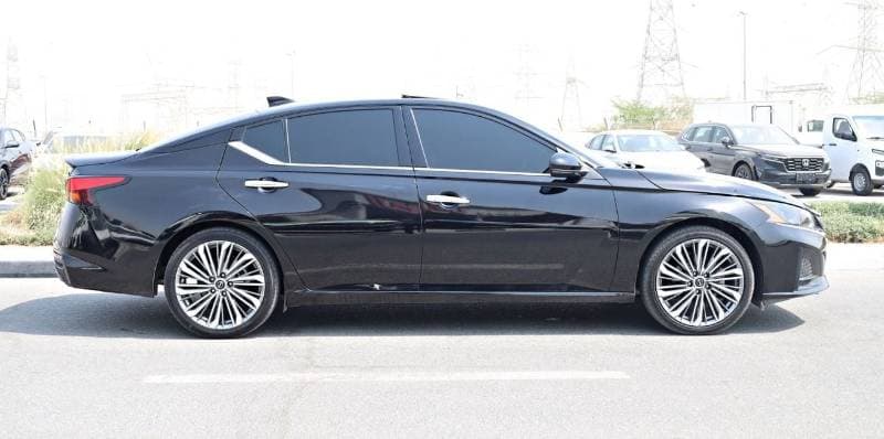 2025 Nissan Altima SV thumbnail 5