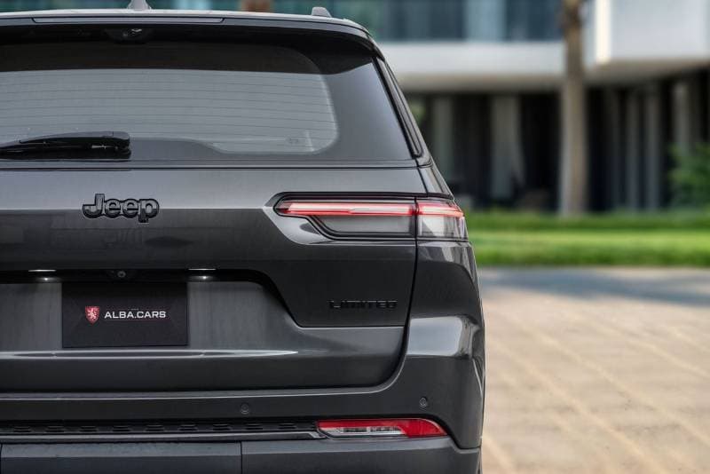 2022 Jeep Grand Cherokee LIMITED thumbnail 6