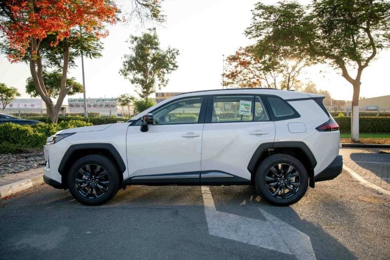 2026 Toyota RAV4 XLE thumbnail 3
