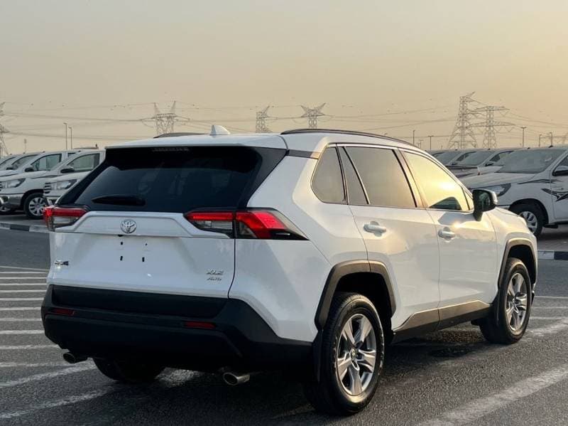 2025 Toyota RAV4 thumbnail 6